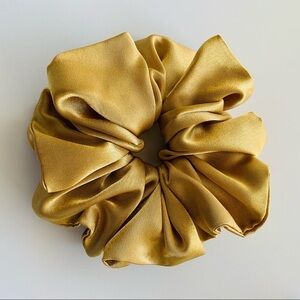 Oversized‎ Gold Scrunchy (Handmade) ⭐️⭐️⭐️⭐️⭐️